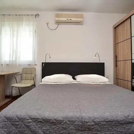 Апартаменти Benelux Задар