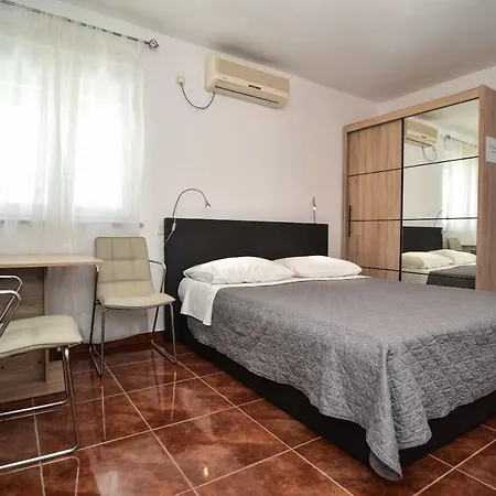 Benelux Апартаменти