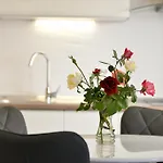 Benelux Апартаменты