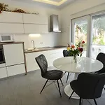 Benelux Апартаменты