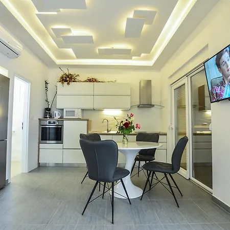 Benelux Apartment *